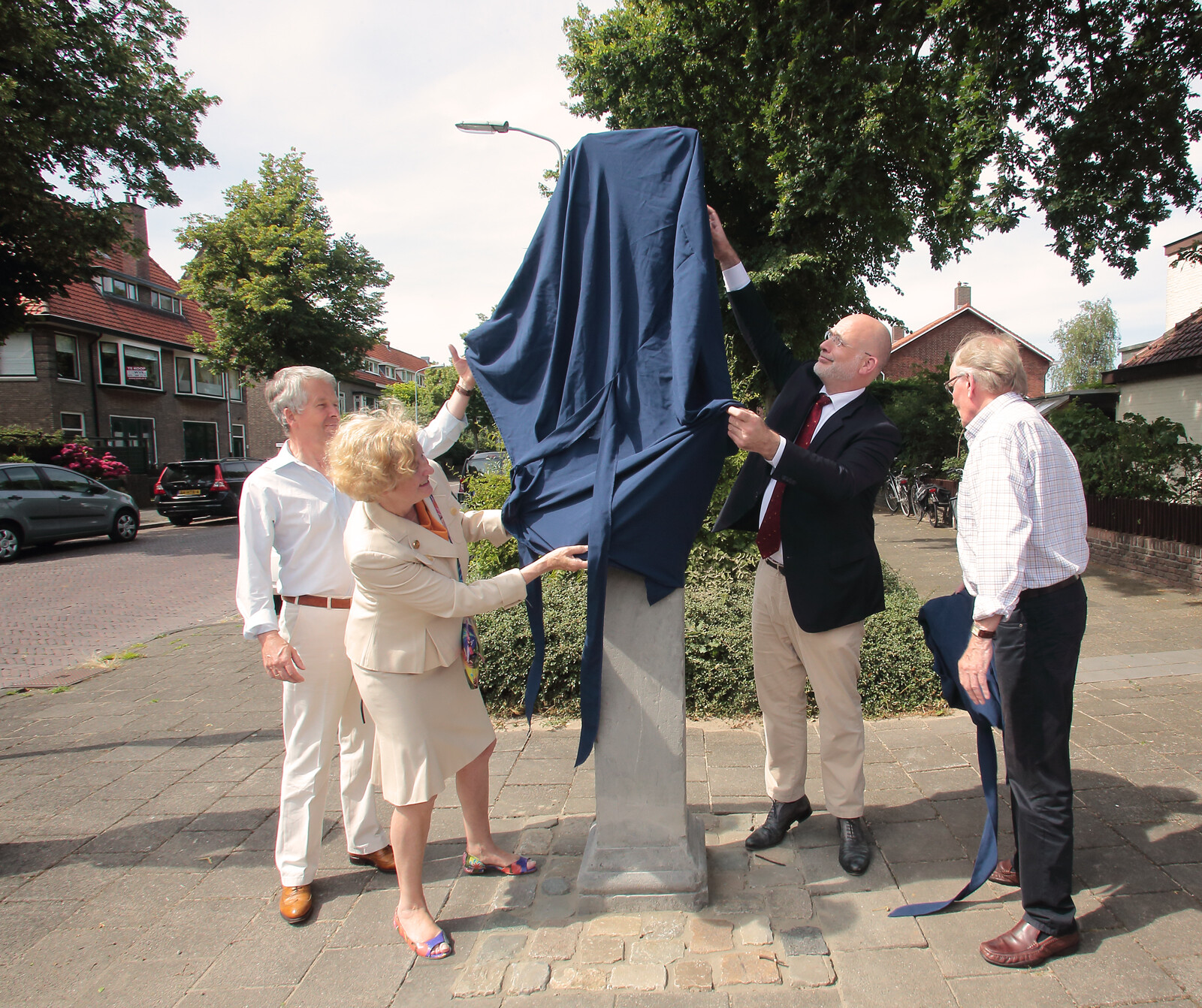 onthulling-grenspaal-veur-voorburg-26-juli-2016-es4a0539-x-jpeg-pix-1600.jpg