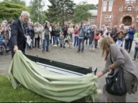 Bank voor Raadhuis Leidschendam heet voortaan: Hendrik Brouwer Schut bank