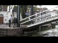 Filmbeelden handbediende sluis in Leidschendam in 2002